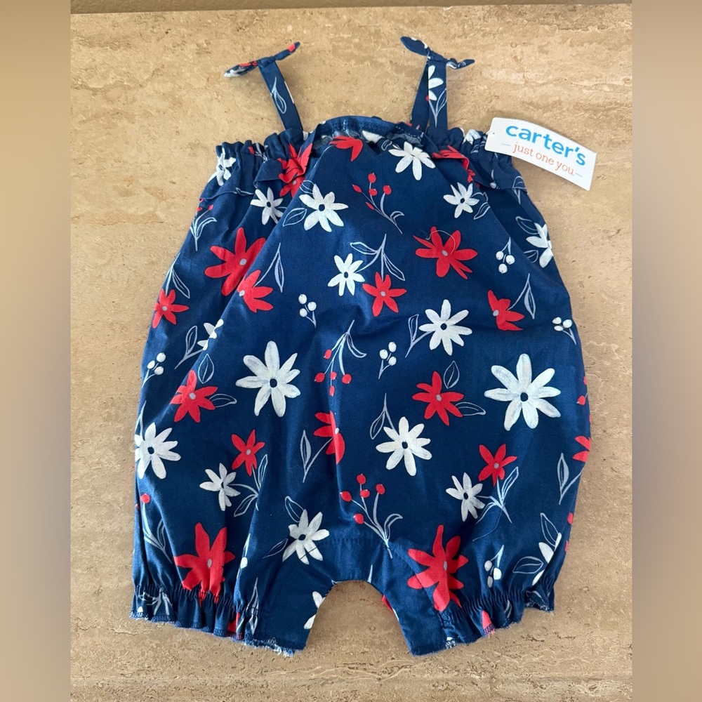 New Carter’s Baby Romper Size (6M)